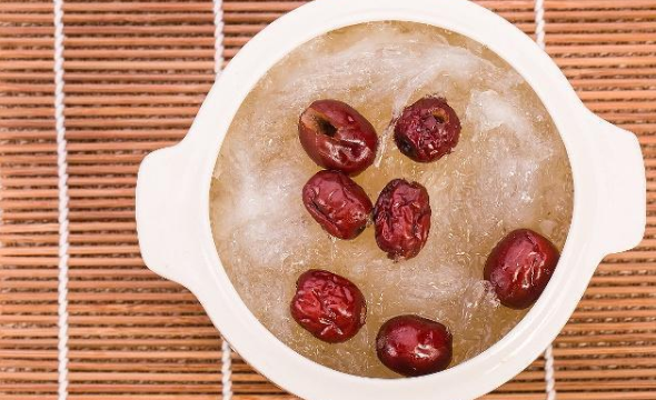 什么時(shí)候吃燕窩發(fā)揮的作用較好？在吃燕窩時(shí)需要注意哪些問(wèn)題？